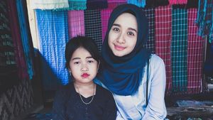 Foto: Laudya Cynthia Bella dan Suku Baduy