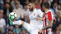 Di laga ini Karim Benzema tak bertaring. Striker asal Prancis itu cuma bikin dua tembakan tanpa ada satupun yang mengarah ke target. (Foto: Susana Vera/Reuters)