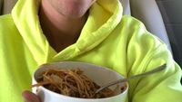 Belieber, Begini Gaya  Seru Justin Bieber Saat Masak dan Makan!