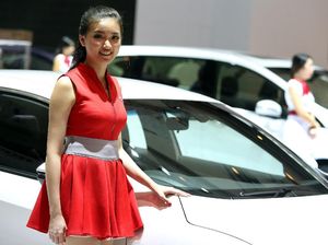 Deretan Wanita Cantik Panaskan IIMS 2018