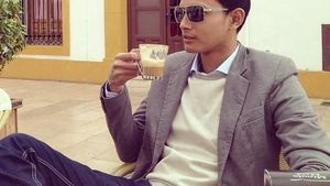 Begini Gaya Kalem Fedi Nuril Ketika Makan Bersama Istri dan Keluarga