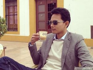 Begini Gaya Kalem Fedi Nuril Ketika Makan Bersama Istri dan Keluarga