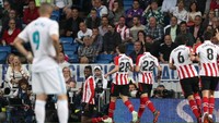 Athletic mengejutkan Madrid lewat gol Inaki Williams di menit ke-14. Inaki melesakkan gol setelah menerima umpan terobosan dari Inigo Cordoba dan dengan cerdik mencungkil bola melewati adangan Keylor Navas. (Foto: Susana Vera/Reuters)