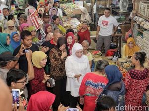 Jualan di Pasar Tambah Rejo, Khofifah Jadi Pedagang Rujak Cingur