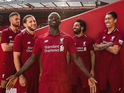 Merah Retro Jersey Baru Liverpool