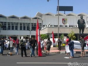 Mahasiswa Demo Desak Pemkab Jember Serius Lindungi Tenaga Kerja