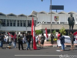 Mahasiswa Demo Desak Pemkab Jember Serius Lindungi Tenaga Kerja