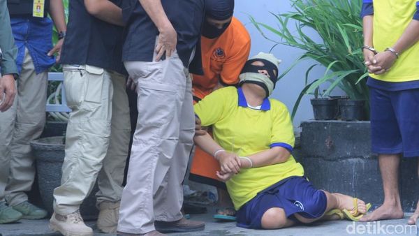 Foto: Detik-detik Istri Big Bos Miras Maut Pingsan