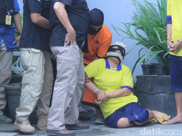 Foto: Detik-detik Istri Big Bos Miras Maut Pingsan