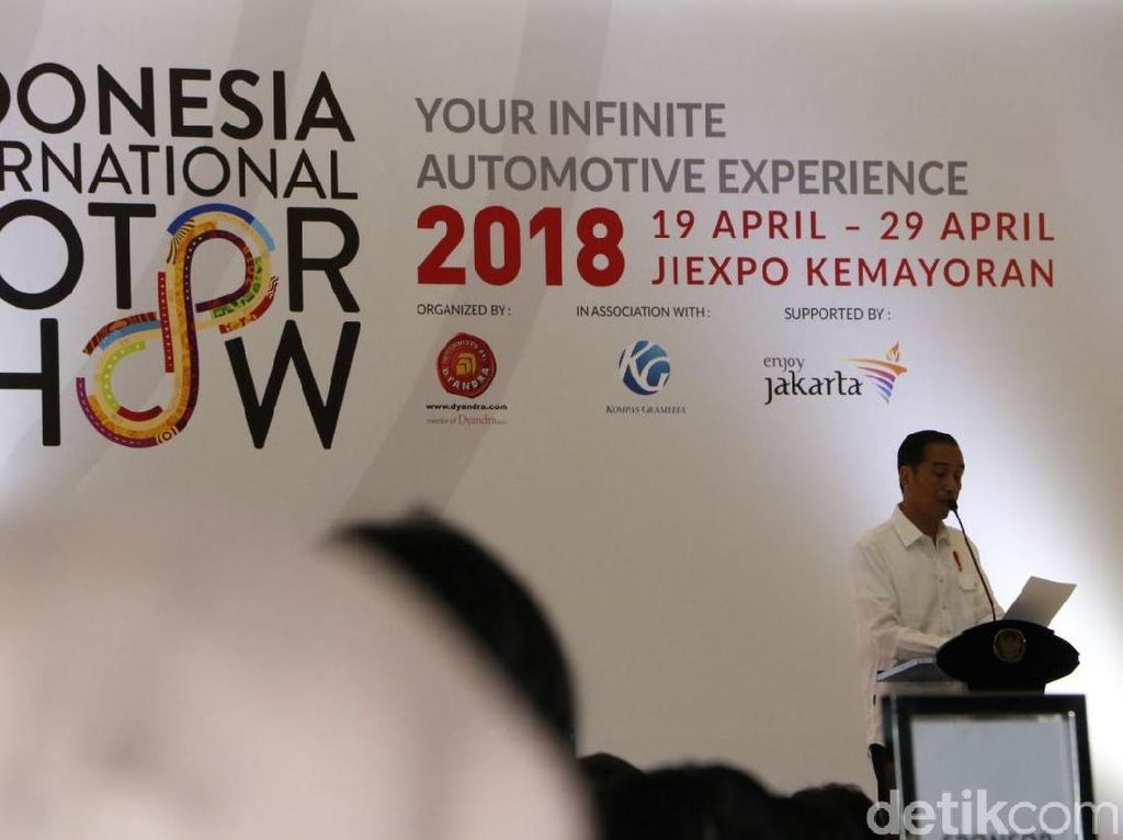 Jokowi Tak Percaya Mobil Listrik Bikin Industri Otomotif Menciut Jokowi Tak Percaya Mobil Listrik Bikin Industri Otomotif Menciut