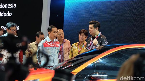 Kini Jaket Indonesia Jokowi Tak Terbelah Lagi