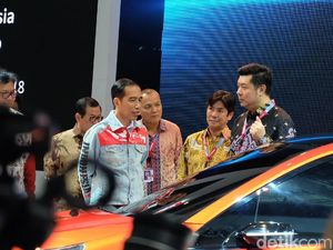 Kini Jaket Indonesia Jokowi Tak Terbelah Lagi