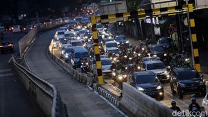 Foto: Macet karena Rekayasa Lalin di Sekitar Underpass Matraman
