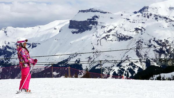 Foto: Anak-anak Kecil di Prancis Sudah Jago Main Ski