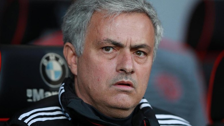 Mourinho Bela Pencapaiannya di MU Mourinho Bela Pencapaiannya di MU