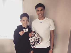 Remaja Ini Jualan Sepatu, Pelanggannya Bintang-Bintang Premier League