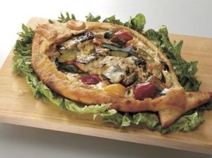 Unik! Pizza dengan Aneka Topping di Kafe Ini Berbentuk Ikan