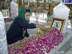 Nyekar ke Rembang, Puti: Cara Pikir Kartini Out of The Box Nyekar ke Rembang, Puti: Cara Pikir Kartini Out of The Box