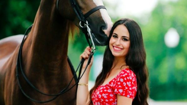 Ayahnya Berduit Triliunan, Begini Tingkah Anak Gadisnya