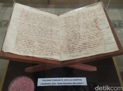 Melihat Buku Habis Gelap Terbitlah Terang, Tulisan Tangan RA Kartini
