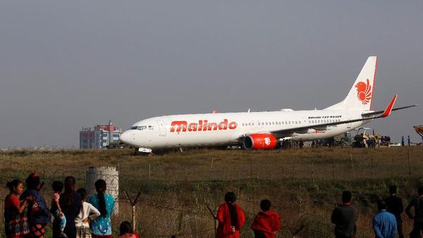 Foto: Malindo Air yang Tergelincir di Nepal Jadi Tontonan Warga