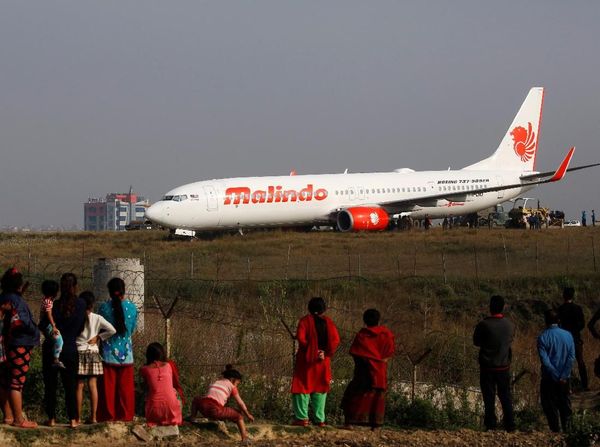 Foto: Malindo Air yang Tergelincir di Nepal Jadi Tontonan Warga