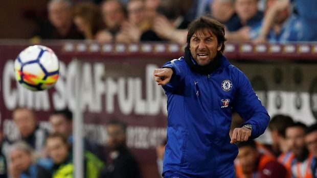 Antonio Conte masih memiliki kesempatan membawa Chelsea menembus peringkat empatbesar.