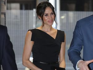 Meghan Markle Cantik Bergaun Hitam Saat Kencan dengan Pangeran Harry