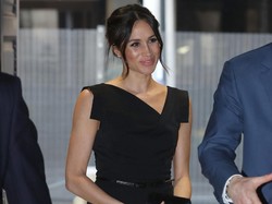 Meghan Markle Cantik Bergaun Hitam Saat Kencan dengan Pangeran Harry