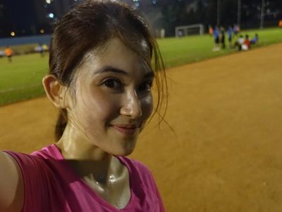 Cantiknya Kartika Dewi, Adik Sandra Dewi yang Hobi Lari Sampai Keringetan!