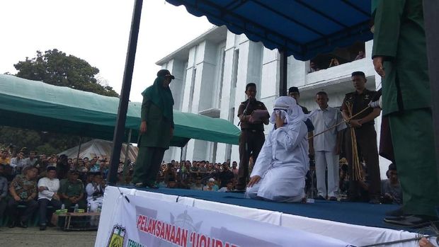 Ilustrasi hukum cambuk