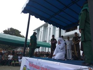 Gempita Warga Lihat PSK Online Dicambuk di Aceh: Beri Efek Jera Gempita Warga Lihat PSK Online Dicambuk di Aceh: Beri Efek Jera