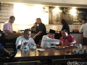Foto: Rizal Ramli Ngopi Bareng Sandiaga di Balai Kota Bahas Capres