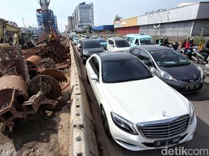 Imbas Pembangunan Jalan Tol, Kelapa Gading Mengular