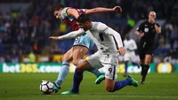 Chelsea berhasil menjaga keunggulan 2-1 hingga laga usai. Tambahan tiga poin membuat The Blues kini cuma berjarak lima angka dengan Tottenham Hotspur untuk finis di empat besar. (Foto: Clive Brunskill/Getty Images)