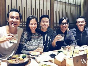 Gaya Vidi Aldiano Saat Makan Sate hingga Dinner Romantis di Italia