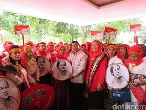 Moeldoko Terima 500 Bidan Desa Berpakaian Kartini Moeldoko Terima 500 Bidan Desa Berpakaian Kartini
