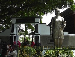 Puisi-Puisi Kartini: Inspirasi dan Potret Perjuangan Wanita