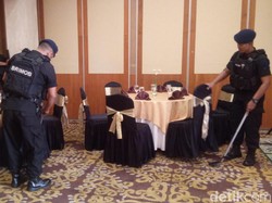 Tim Jibom Sisir Lokasi, Ruang Debat Dijaga Polwan