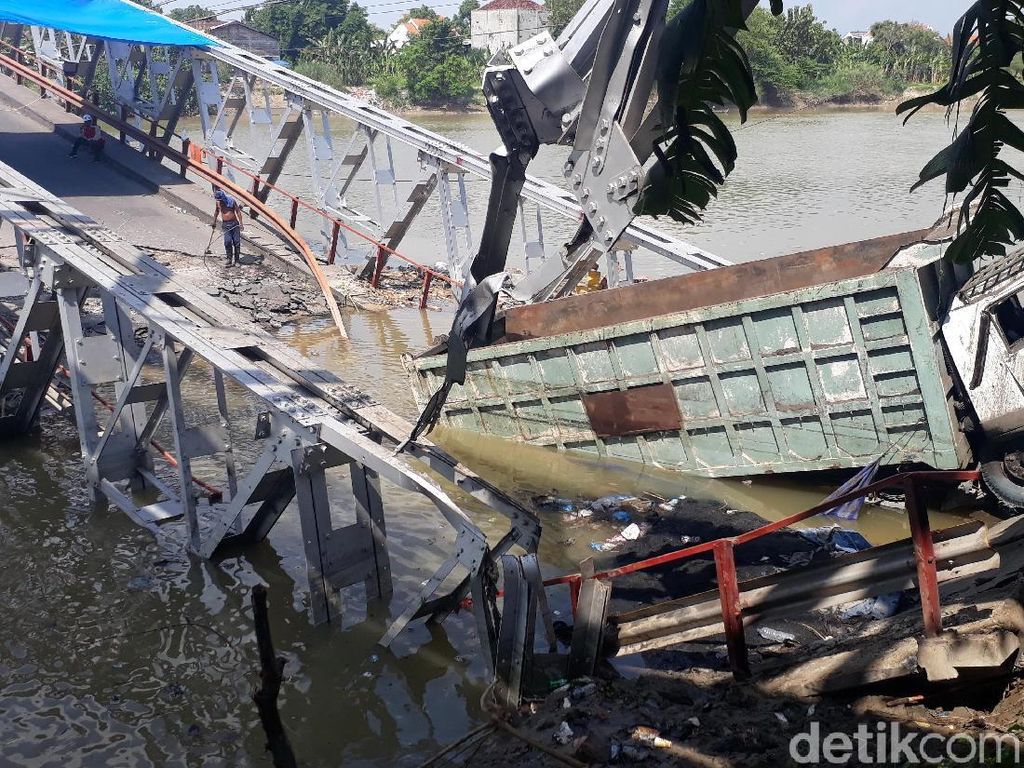 Polri Gandeng Komisi Konstruksi Usut Insiden Jembatan Babat Polri Gandeng Komisi Konstruksi Usut Insiden Jembatan Babat