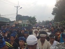 Nyeker, Seribuan Warga Baduy Jalan Kaki 50 Km
