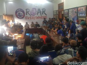 Buntut Laga Rusuh Lawan Persib, Suporter Geruduk Kantor Arema FC