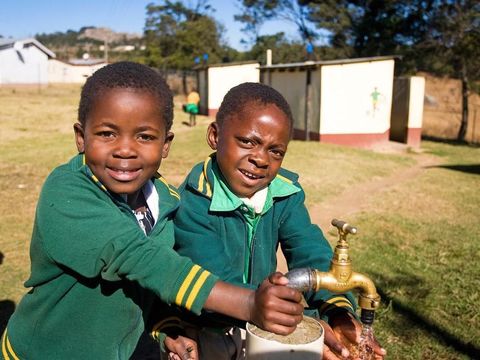 Anak-anak kecil di eSwatini (AFP)