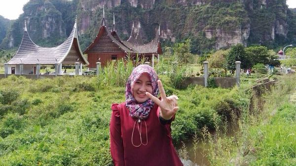 Liburannya Si Cantik Tiara Alincia, Calon Masinis MRT Jakarta