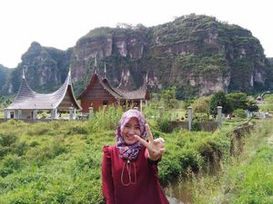 Liburannya Si Cantik Tiara Alincia, Calon Masinis MRT Jakarta