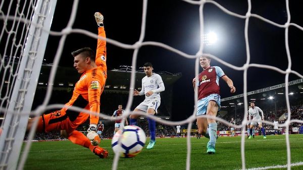 Foto: Menang di Turf Moor, Chelsea Jaga Asa Finis di Empat Besar