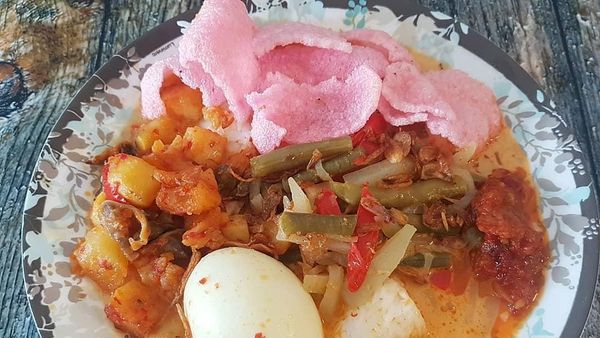 Habis Olahraga Pagi, Enaknya Makan Lontong Sayur Kesukaan Netizen Ini!