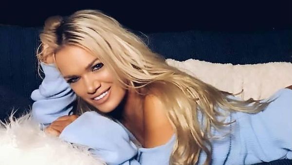 Foto: Gaya 2 Wanita yang Perebutkan Gelar Nenek Paling Seksi