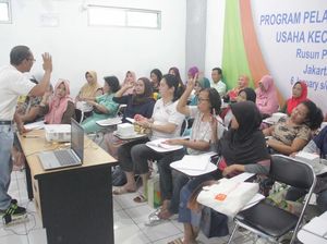 Ibu Rumah Tangga di Rusunawa Pulogebang Belajar Fotografi