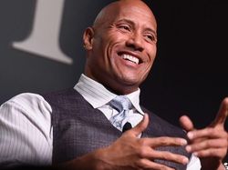 Terkenal Bugar dan Kekar, Rupanya The Rock Minum Air 15 Liter Per Hari!